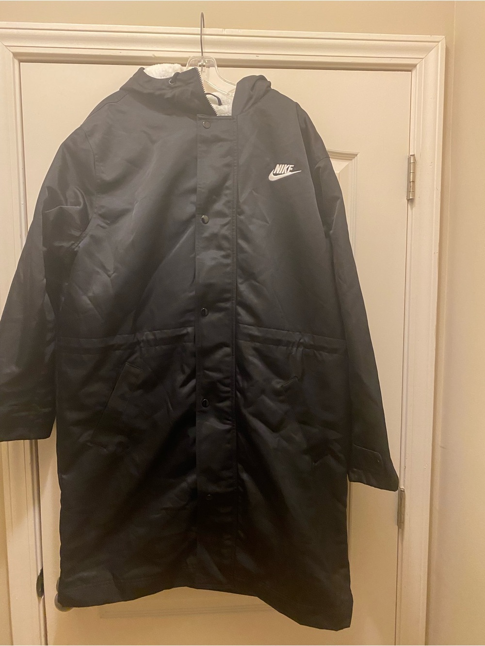 Nike Men’s Black Hooded Long stadium coat with Sherpa lining and White Logo.